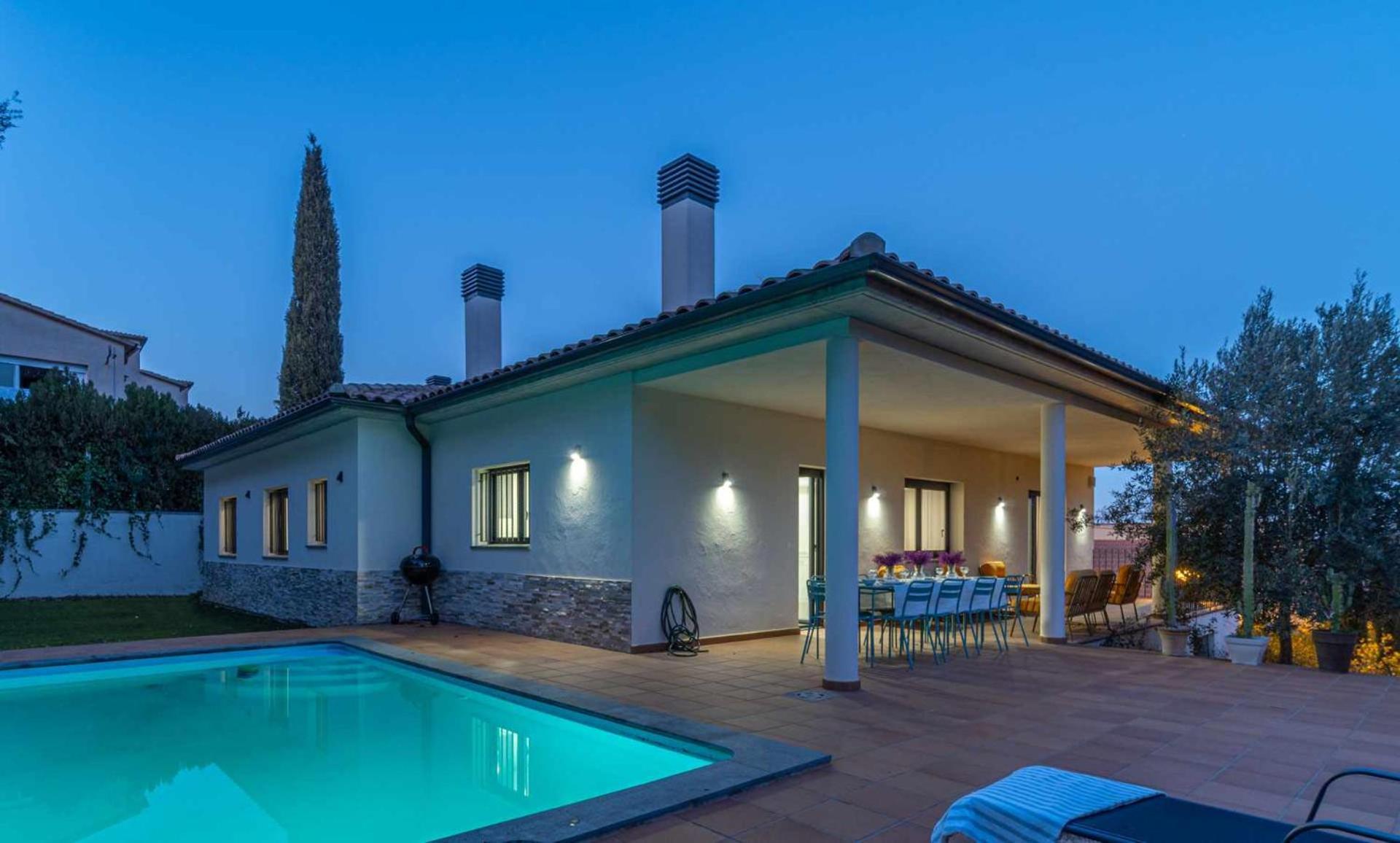 Jouvacations Villa Domenec Figueres  Exterior photo